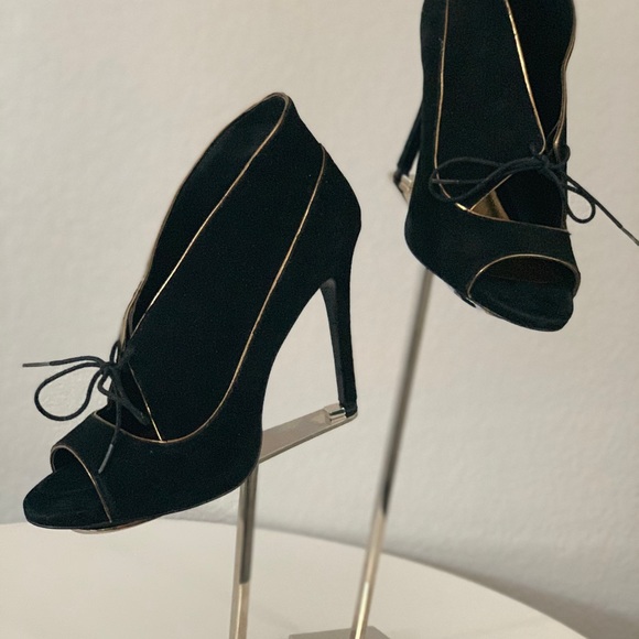 $75🔥Pour la Victoire black peep toe shoes - Picture 2 of 7